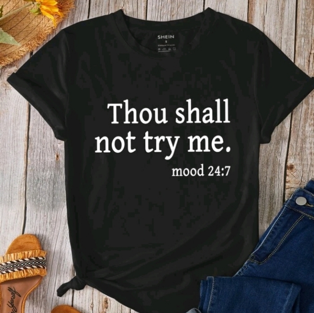 Slogan graphic tee